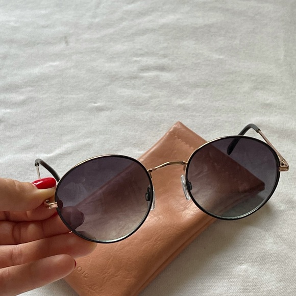 Parfois black round shape sunglasses with nice leather case - Picture 6 of 12